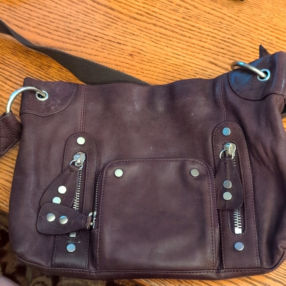 Ellington Shoulder Leather Bag In Excellent Condition.